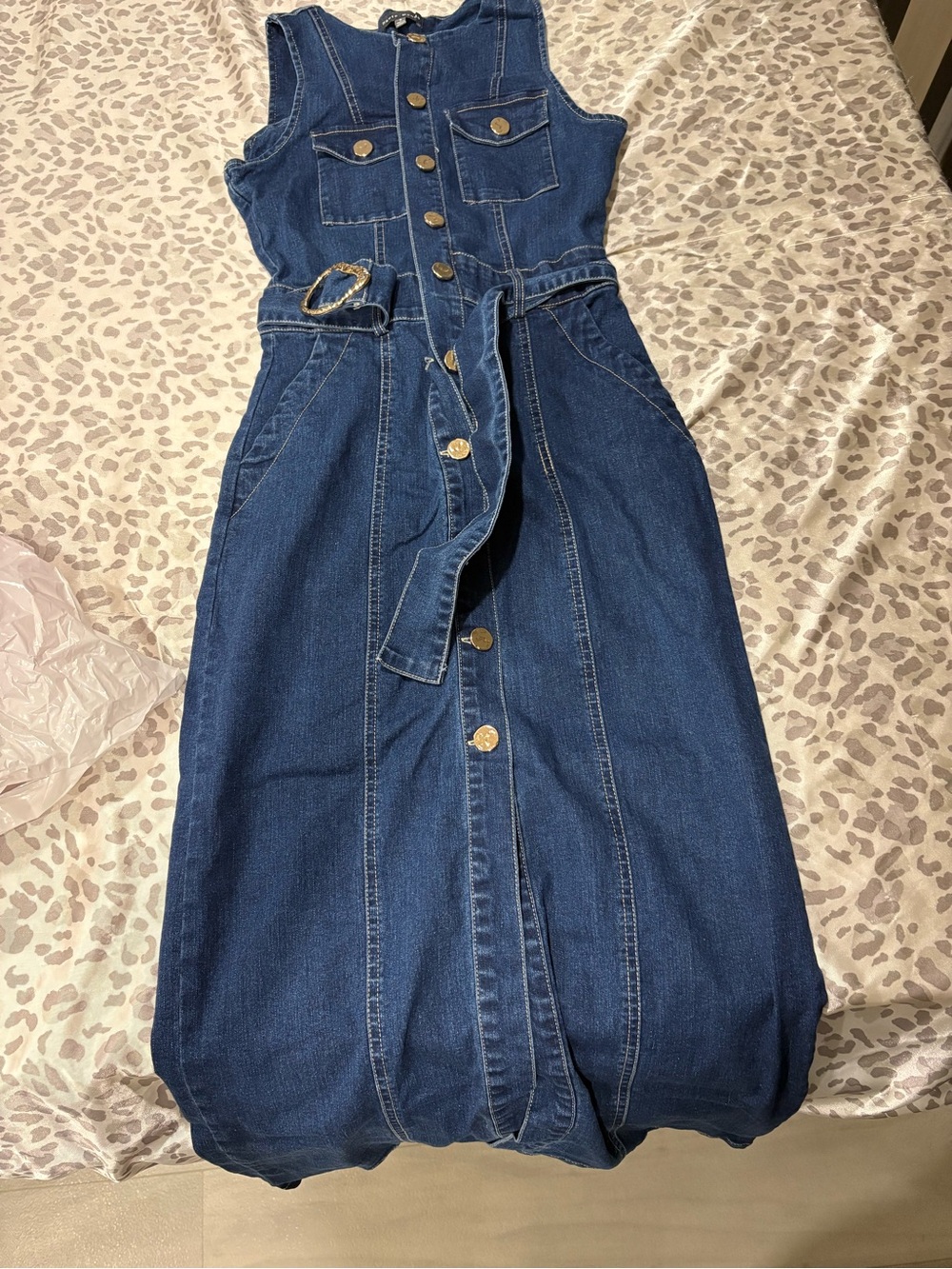 Classic Dark Blue Denim Button-Front Midi Dress with Belt